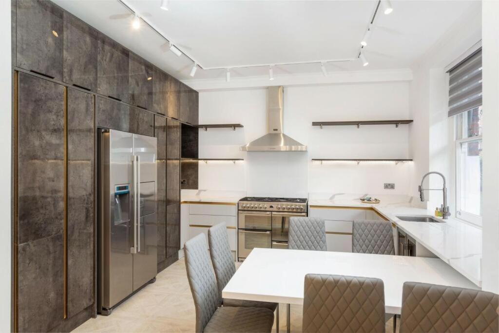 Modern Chelsea Flat, 3Bd 2Bath, With Parking Daire Londra Dış mekan fotoğraf