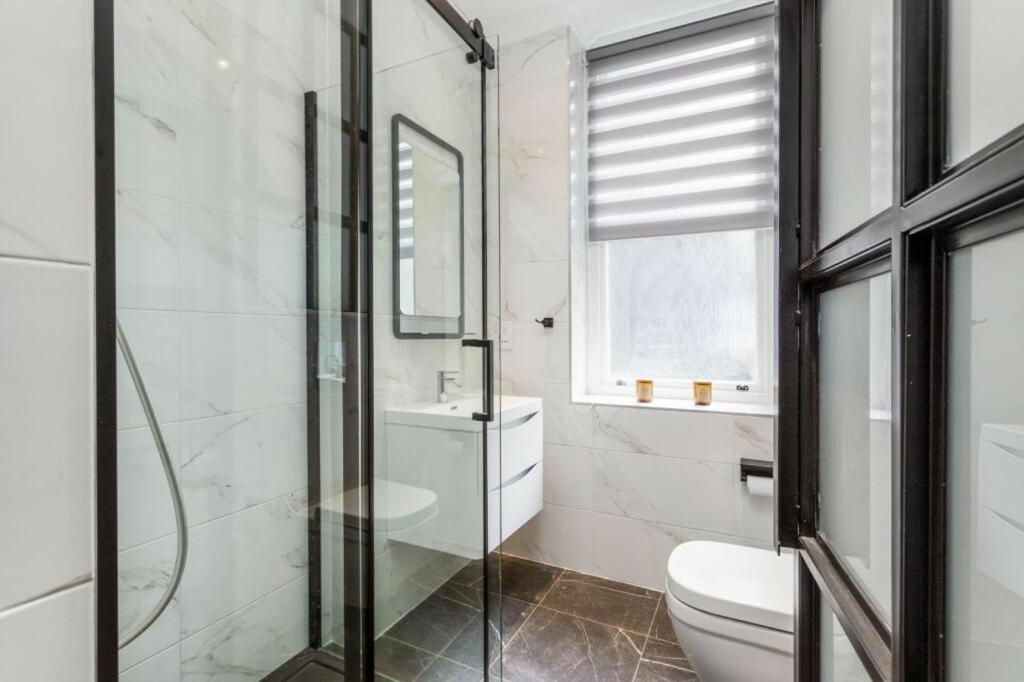 Modern Chelsea Flat, 3Bd 2Bath, With Parking Daire Londra Dış mekan fotoğraf