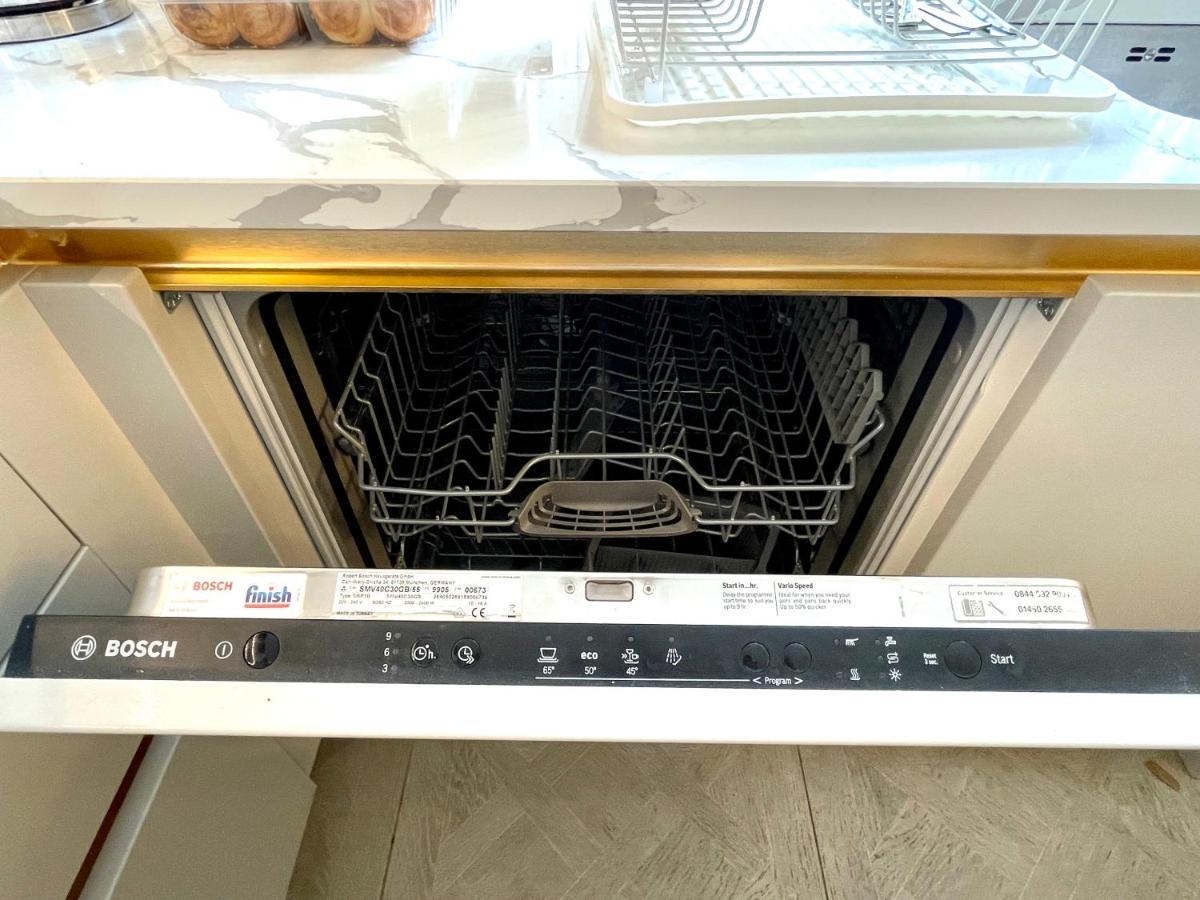 Modern Chelsea Flat, 3Bd 2Bath, With Parking Daire Londra Dış mekan fotoğraf
